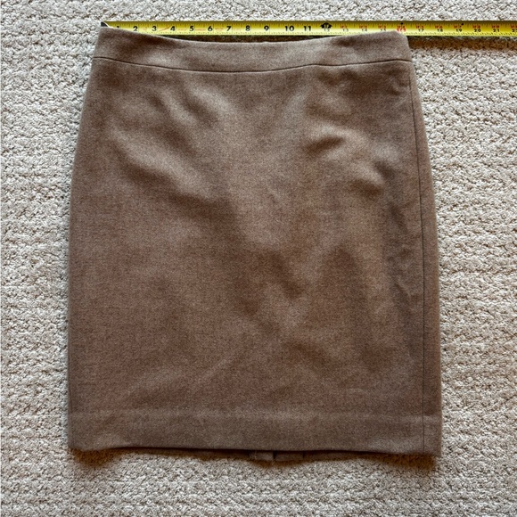 Dresses & Skirts - Elegant tan J. Crew pencil skirt